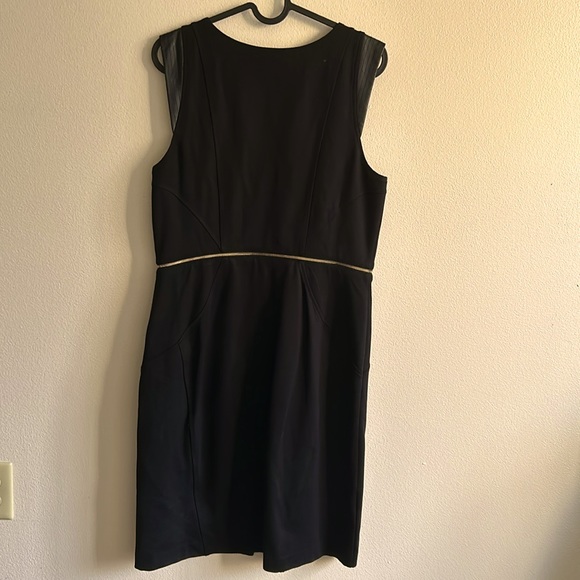 Ann Taylor Excellent Black Sleeveless Gold Full Front Zipper Dress...Size: 8. - Picture 5 of 7